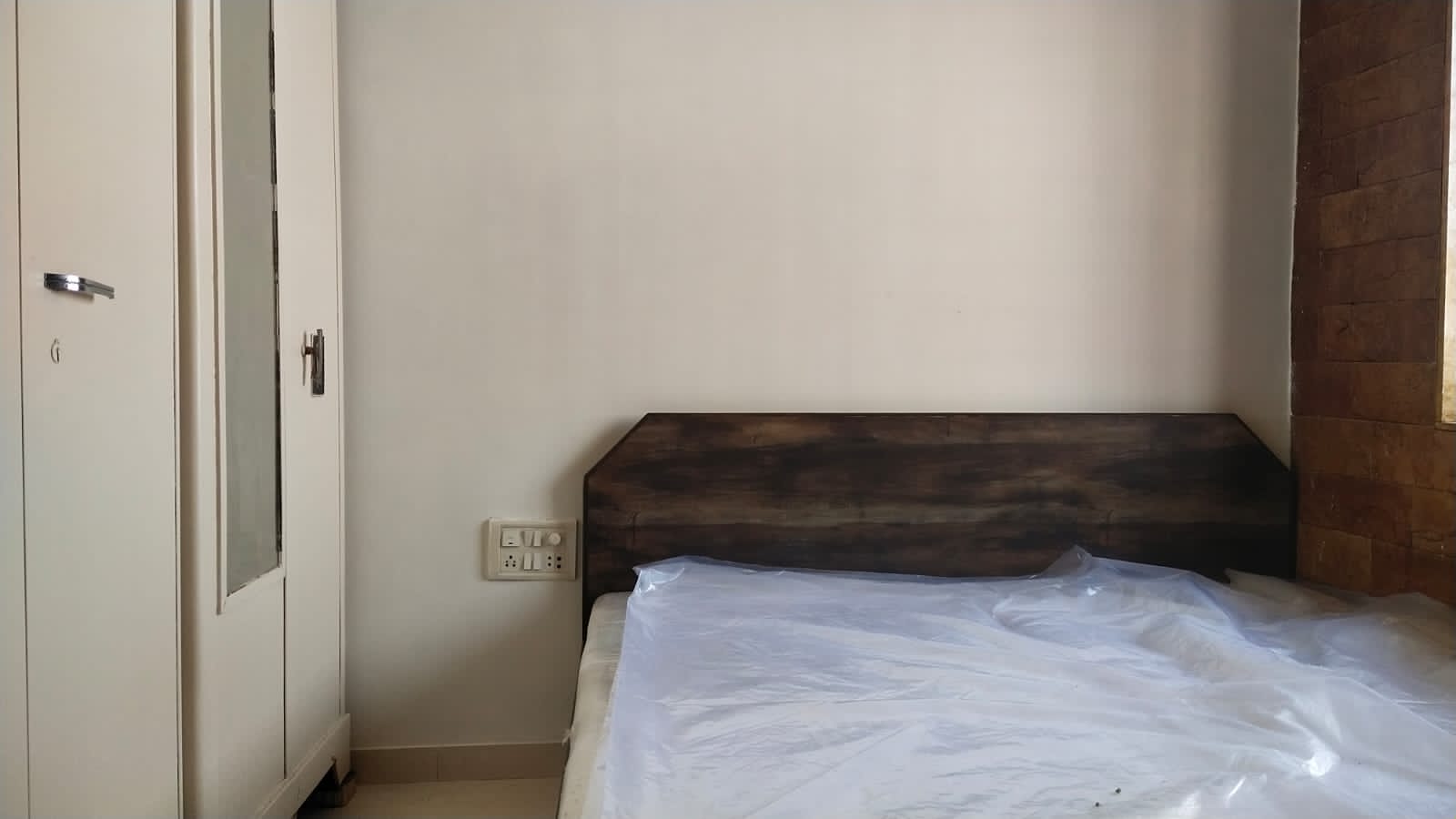 2 BHK Flat for Sale in Peddar Road - Sunita Apartment